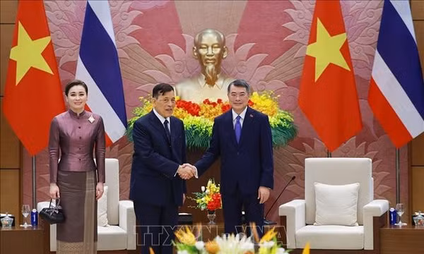 Thủ tướng hội kiến Nhà vua và Hoàng hậu Thái Lan