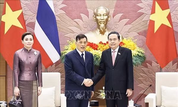Chủ tịch Quốc hội hội kiến Nhà vua và Hoàng hậu Thái Lan
