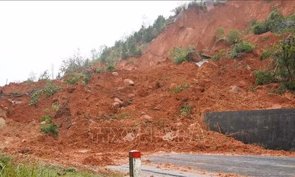 Cảnh báo lũ quét, sạt lở đất trong đêm ở Hà Tĩnh, Đà Nẵng