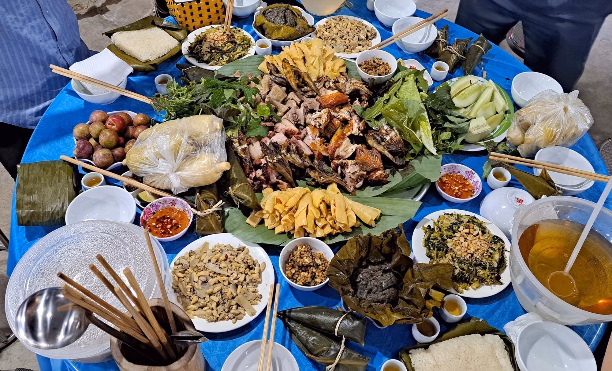 Du khách Mường Chọng được thưởng thức nhiều ẩm thực mang đậm hương vị núi rừng miền tây xứ Nghệ.