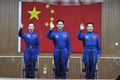 Trung Quốc đưa nữ phi hành gia thứ hai lên vũ trụ ảnh 1