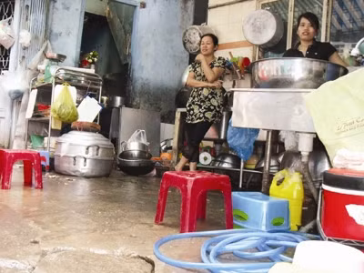  Nguy cơ ngộ độc thực phẩm tại bếp ăn tập thể ảnh 1