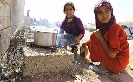 Người tị nạn Syria gả con sớm để đỡ gánh nặng ảnh 1