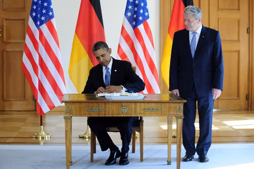 Xe bọc thép của Obama lăn bánh tại Berlin ảnh 9