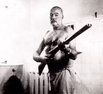 Hemingway từng ra biển săn tàu ngầm phát xít Đức ảnh 2