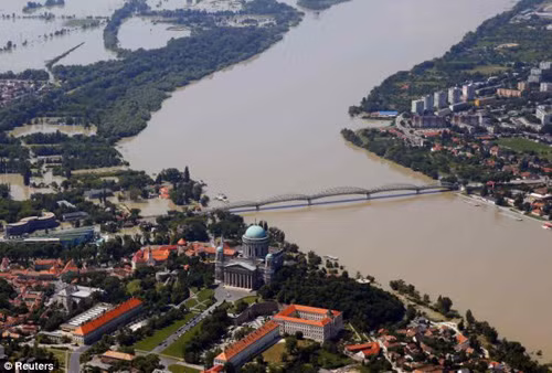 Sông Danube dâng nước kỷ lục, Hungary khẩn cứu thủ đô ảnh 8