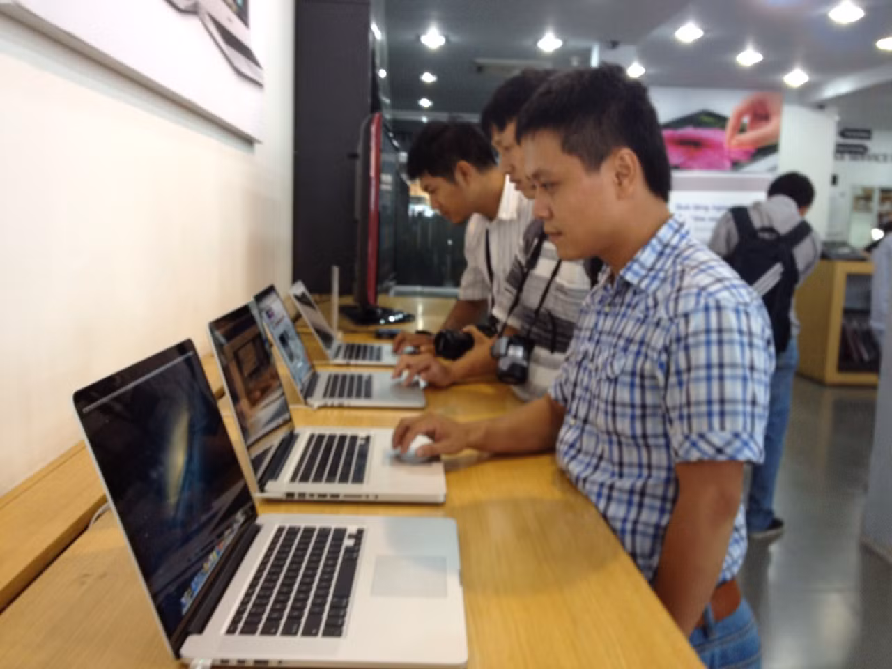 Dù tồn kho cao, thị trường máy tính VN vẫn tăng trưởng ảnh 1