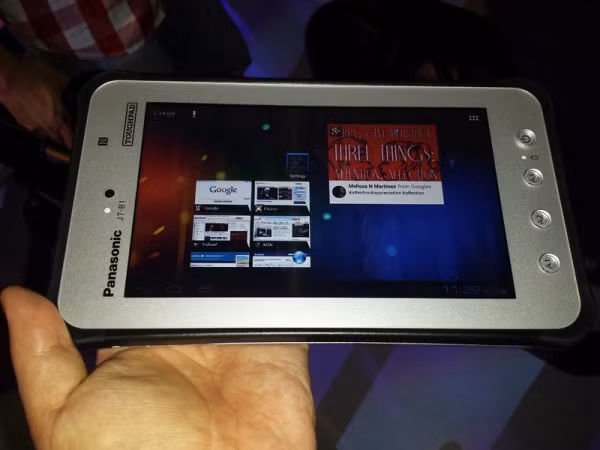 Panasonic ra máy tính bảng Toughpad 7 inch siêu bền ảnh 1