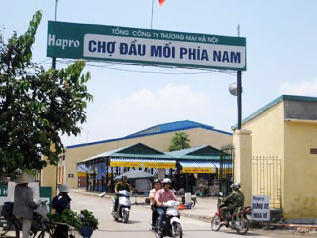 'Đột kích' chợ đầu mối lúc nửa đêm ảnh 1