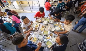 Công khai nguồn thực phẩm, thực đơn và khay ăn hằng ngày