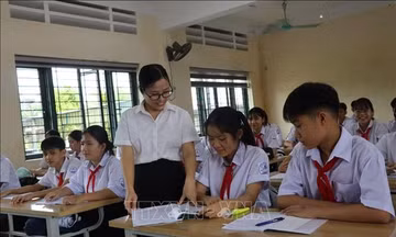 Sắp xếp trường lớp: Chuyển từ quản lý hành chính sang quản trị hiện đại