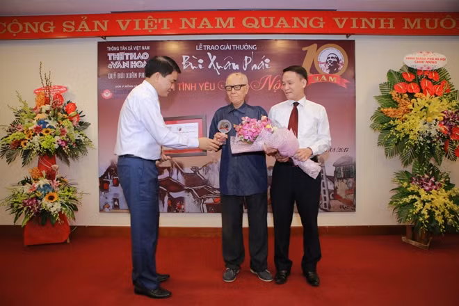 Phố đi bộ quanh Hồ Gươm nhận giải thưởng 'Bùi Xuân Phái- Vì Tình yêu Hà Nội' ảnh 1