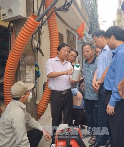 Hà Nội ra quân tổng vệ sinh môi trường chống dịch sốt xuất huyết ảnh 1