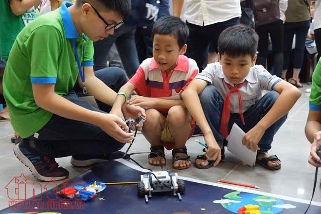 Ngày hội toán học 'Mùa toán- từ những chiều ẩn giấu' ảnh 7