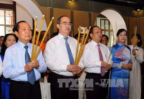 Dâng hương tưởng niệm 129 năm ngày sinh Chủ tịch Tôn Đức Thắng ảnh 1