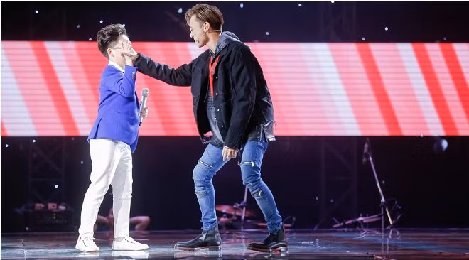 The Voice Kids 2017: Soobin Hoàng Sơn 'quậy' tưng bừng trên ghế nóng ảnh 6