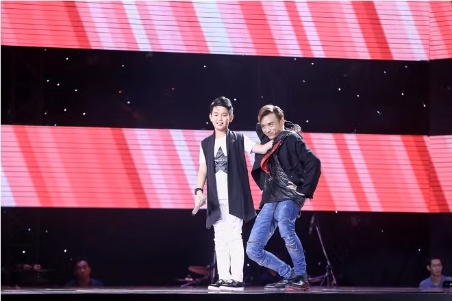The Voice Kids 2017: Soobin Hoàng Sơn 'quậy' tưng bừng trên ghế nóng ảnh 9