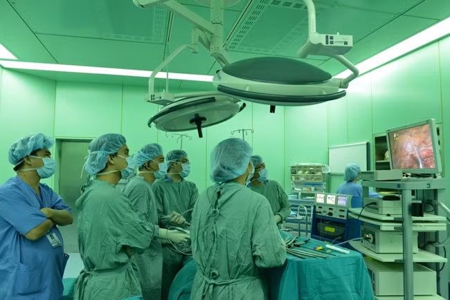 Việt Nam áp dụng kỹ thuật mới trong điều trị ung thư trực tràng ảnh 1