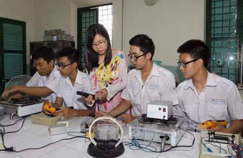 Áp lực trong năm học mới tại TP. Hồ Chí Minh - Bài 3: Đảm bảo đội ngũ giáo viên cả về lượng và chất ảnh 1