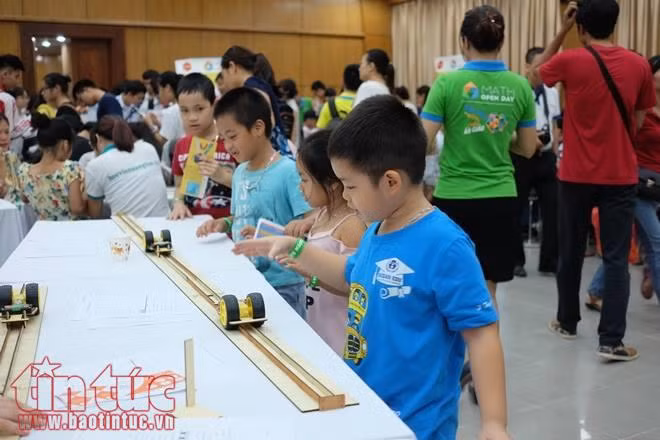 Ngày hội toán học 'Mùa toán- từ những chiều ẩn giấu' ảnh 6