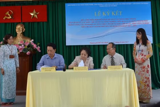 TP Hồ Chí Minh: 'Bắt tay' loại bỏ thực phẩm bẩn khỏi bữa ăn công nhân ảnh 1