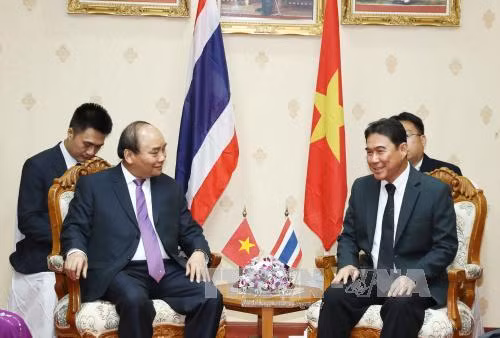 Thủ tướng Nguyễn Xuân Phúc gặp Tỉnh trưởng Nakhon Phanom, Thái Lan ảnh 1