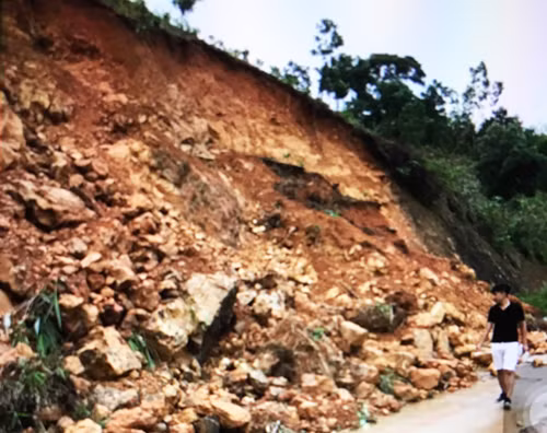 Lãnh đạo tỉnh Quảng Ninh phê bình đơn vị không nắm được thông tin về lũ quét trên địa bàn ảnh 1