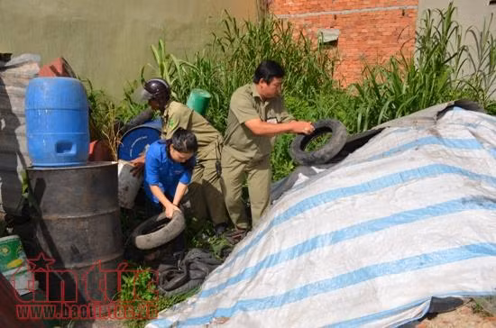 Tăng cường xử phạt các điểm phát sinh ổ dịch để khống chế bệnh sốt xuất huyết ảnh 1
