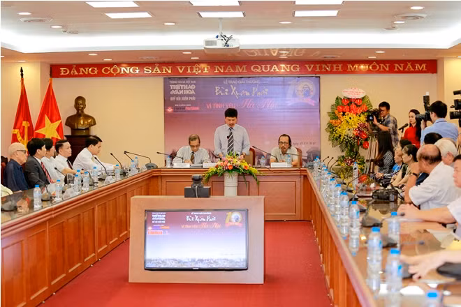 Chùm ảnh lễ trao giải thưởng 'Bùi Xuân Phái- Vì Tình yêu Hà Nội' ảnh 1