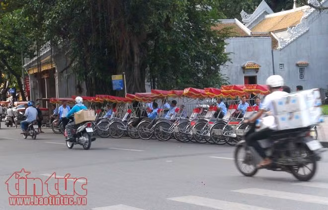 Xích lô du lịch lộn xộn, nghênh ngang ảnh 2