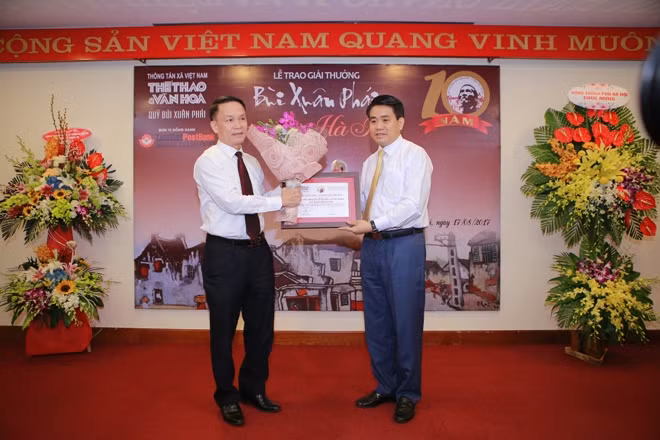 Phố đi bộ quanh Hồ Gươm nhận giải thưởng 'Bùi Xuân Phái- Vì Tình yêu Hà Nội' ảnh 2