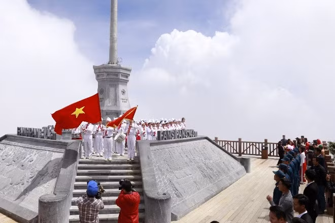 Niềm tự hào Việt Nam tung bay trên Nóc nhà Đông Dương ảnh 2