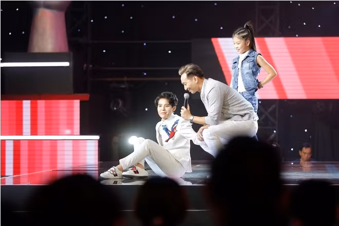 The Voice Kids 2017": Tiểu Diva Như Ngọc khiến 4 HLV 'choáng váng' ảnh 1