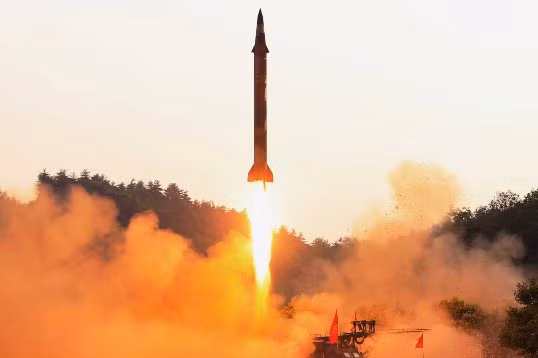 Tình báo Mỹ bất ngờ lên tiếng giữa cáo buộc Ukraine giúp Triều Tiên chế tạo động cơ tên lửa ảnh 1