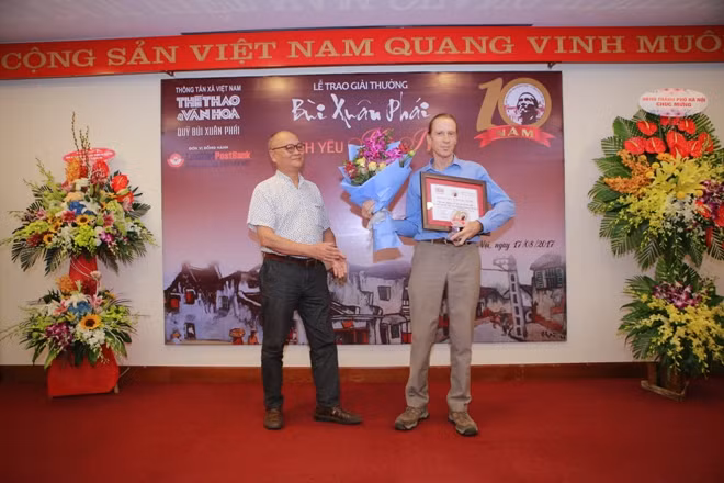 Phố đi bộ quanh Hồ Gươm nhận giải thưởng 'Bùi Xuân Phái- Vì Tình yêu Hà Nội' ảnh 3