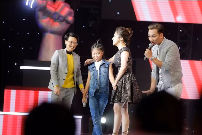 Tập 1 The Voice Kids 2017: Soobin Hoàng Sơn và Hương Tràm- Tiên Cookies 'bội thu' thi sinh ảnh 6