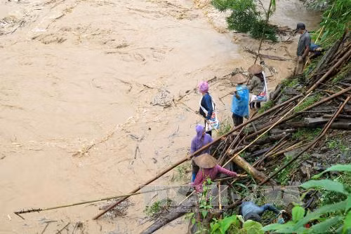 Vẫn chưa tìm thấy 2 người bị lũ cuốn mất tích tại Điện Biên ảnh 1
