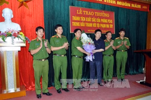 Khen thưởng thành tích xuất sắc trong đấu tranh với tội phạm ma túy ảnh 1