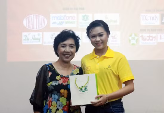 Miss Photo 2017: Trao thưởng top 6 tháng 7 màu Xanh lá ảnh 2