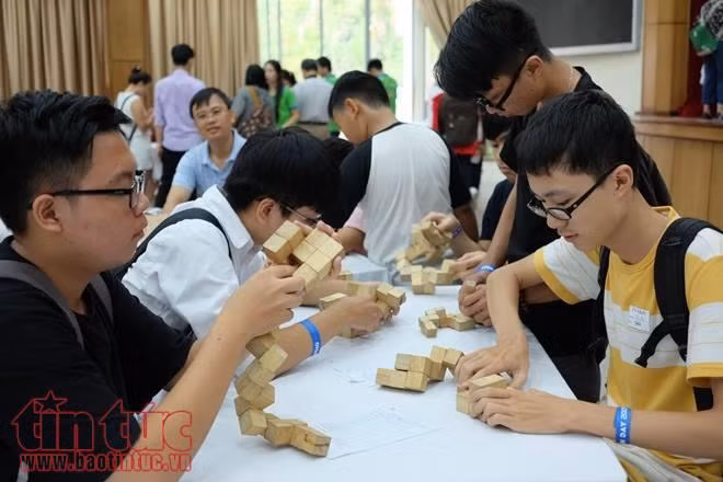 Ngày hội toán học 'Mùa toán- từ những chiều ẩn giấu' ảnh 5