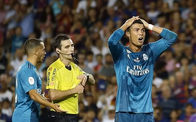 Kền kền trắng đánh sập Nou Camp ảnh 6