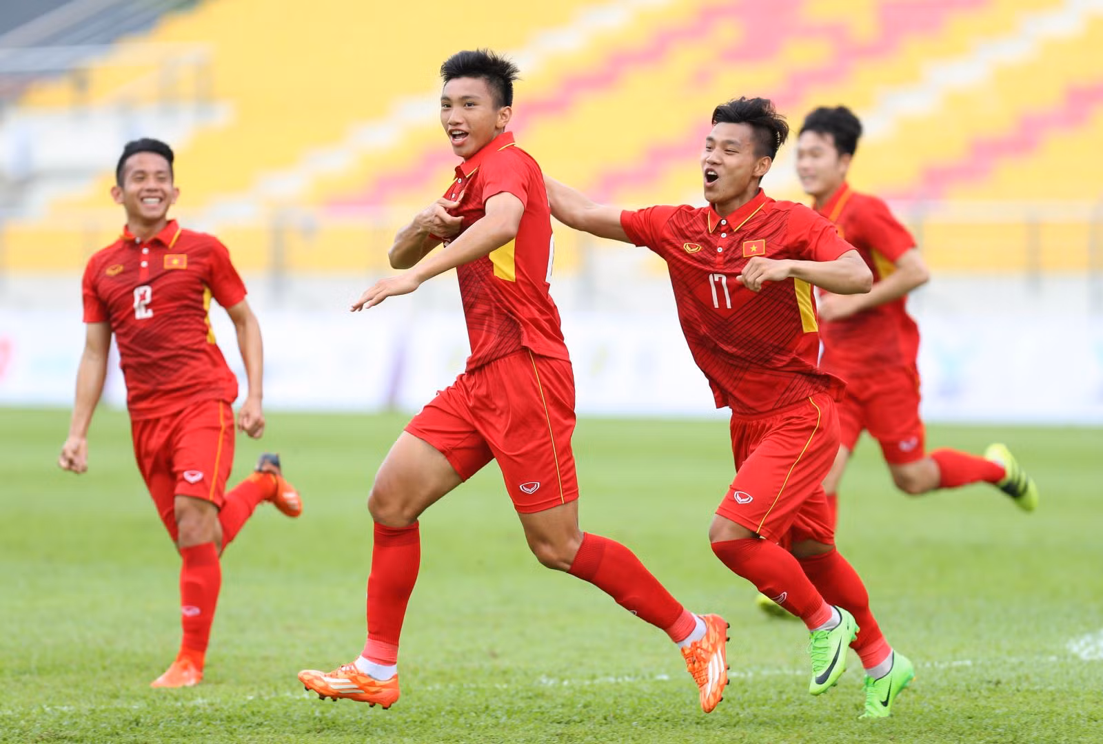 Văn Hậu lập siêu phẩm, U22 Việt Nam đè bẹp Đông Timor 4 - 0 ảnh 1