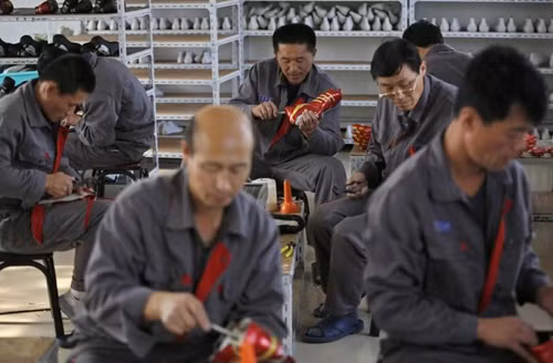 Nhiều quần áo 'Made in China' thực ra được sản xuất tại Triều Tiên ảnh 1