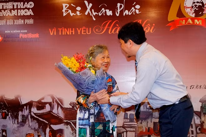 Chùm ảnh lễ trao giải thưởng 'Bùi Xuân Phái- Vì Tình yêu Hà Nội' ảnh 11