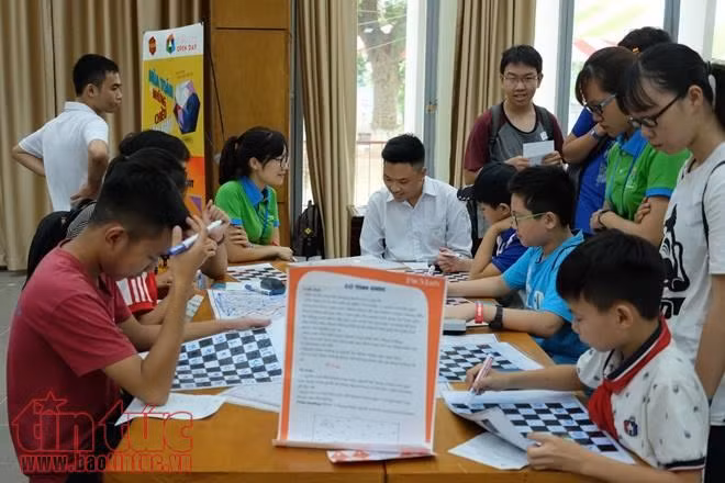 Ngày hội toán học 'Mùa toán- từ những chiều ẩn giấu' ảnh 4