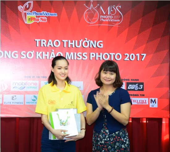 Miss Photo 2017: Trao thưởng top 6 tháng 7 màu Xanh lá ảnh 1