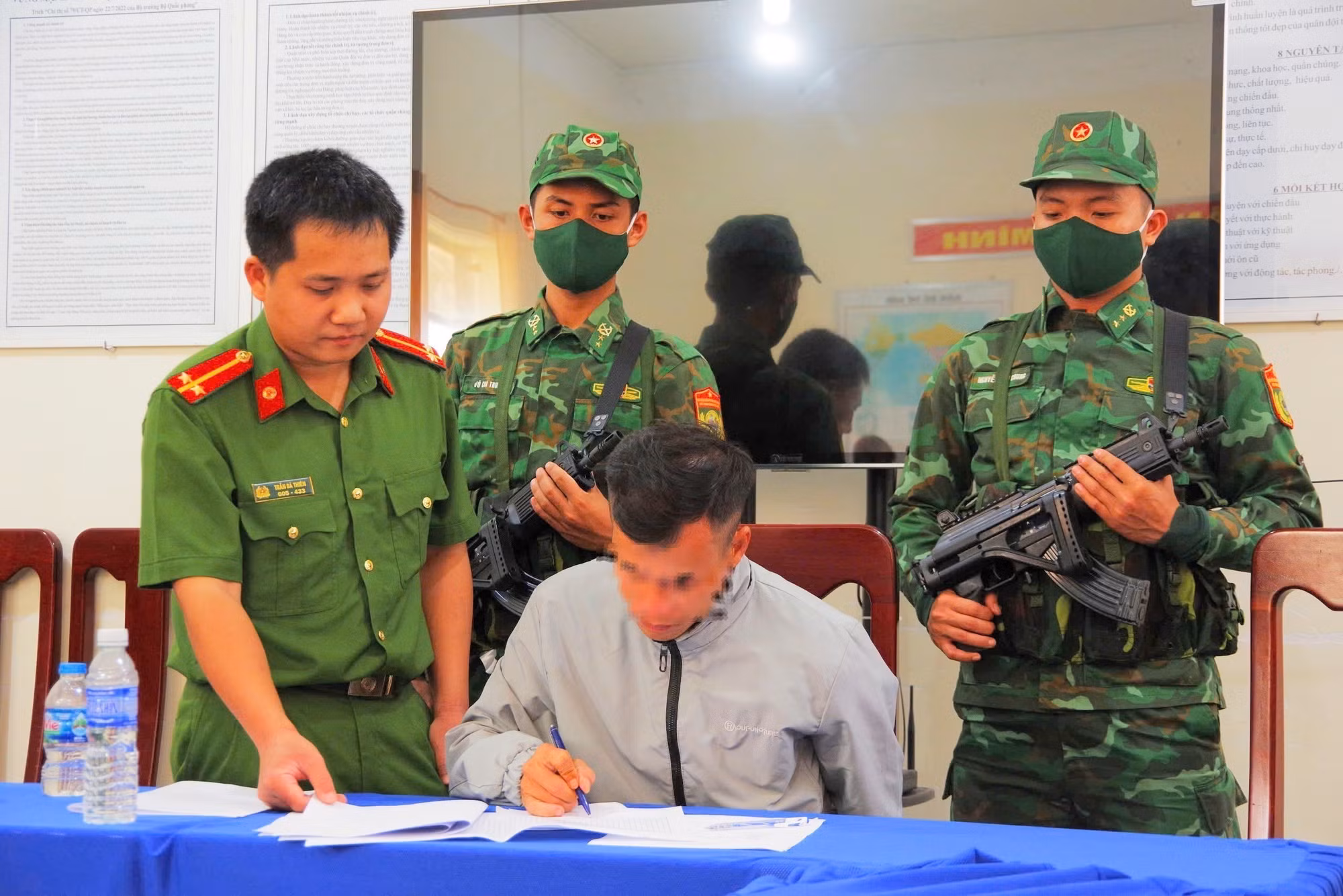 potal-an-giang-bat-vu-van-chuyen-hon-22kg-ma-tuy-tu-campuchia-ve-viet-nam-7788446.jpg