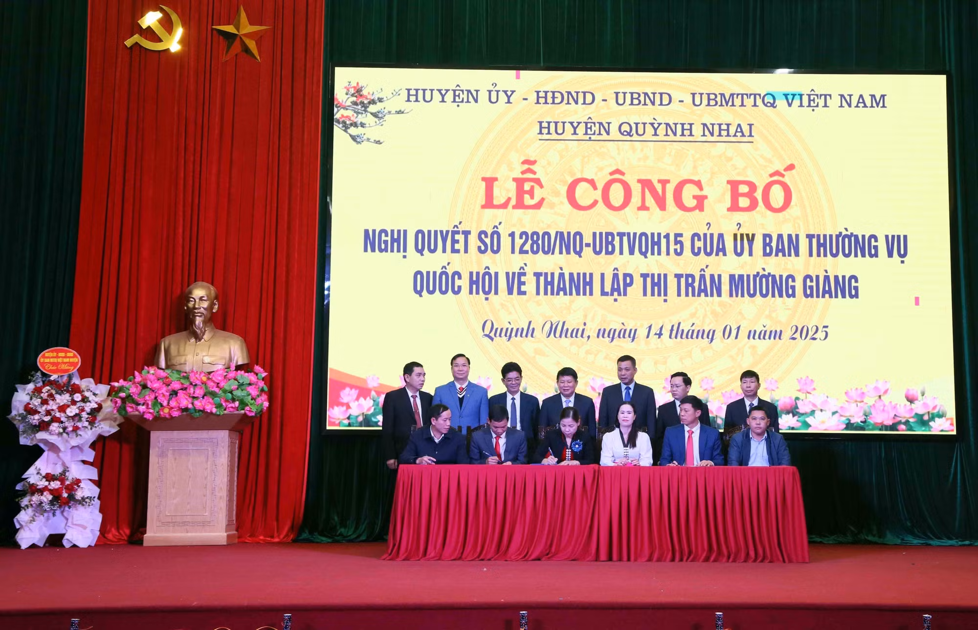potal-son-la-cong-bo-nghi-quyet-cua-ubtvqh-ve-viec-thanh-lap-thi-tran-muong-giang-7807164.jpg