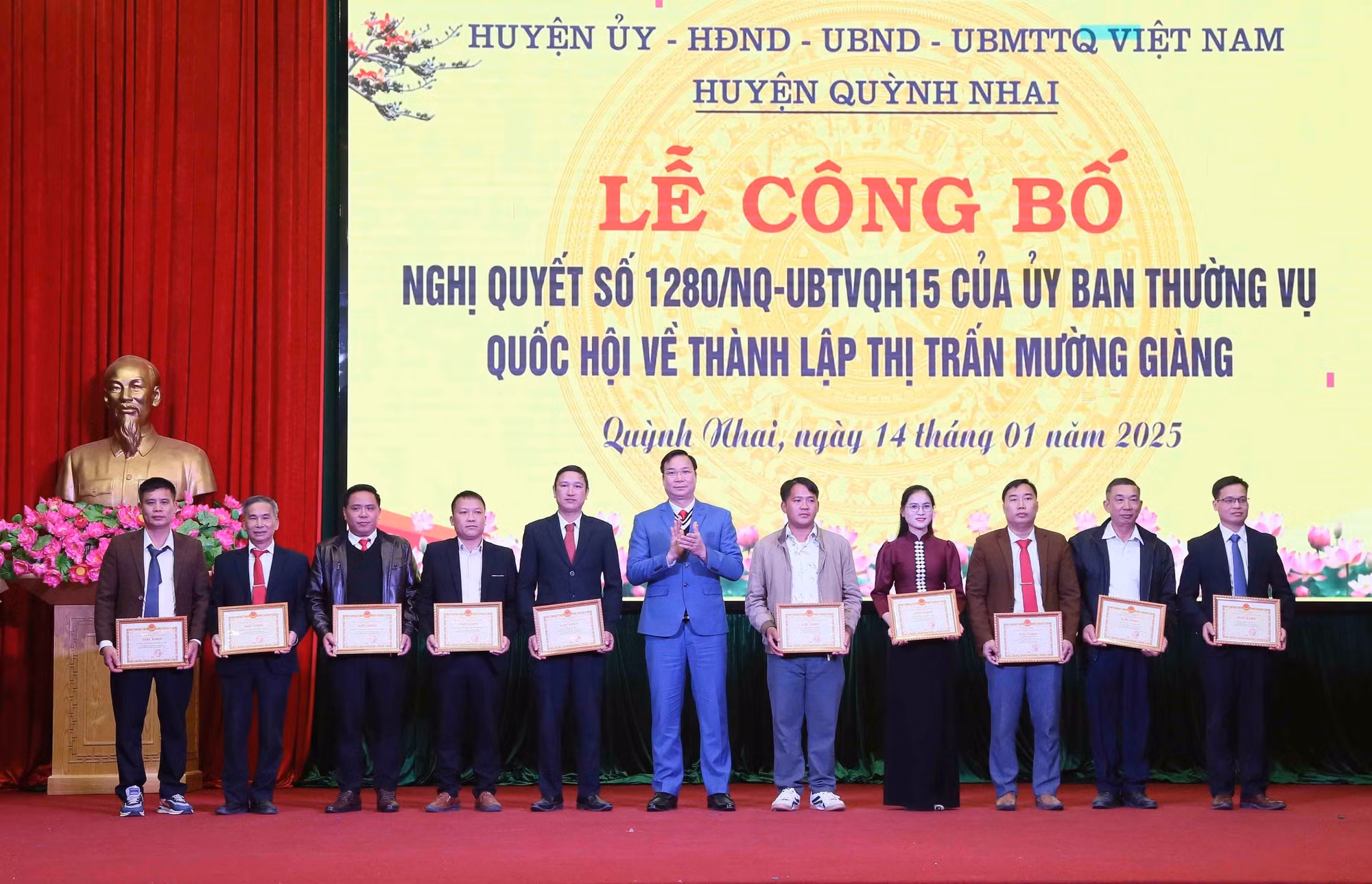 potal-son-la-cong-bo-nghi-quyet-cua-ubtvqh-ve-viec-thanh-lap-thi-tran-muong-giang-7807165.jpg