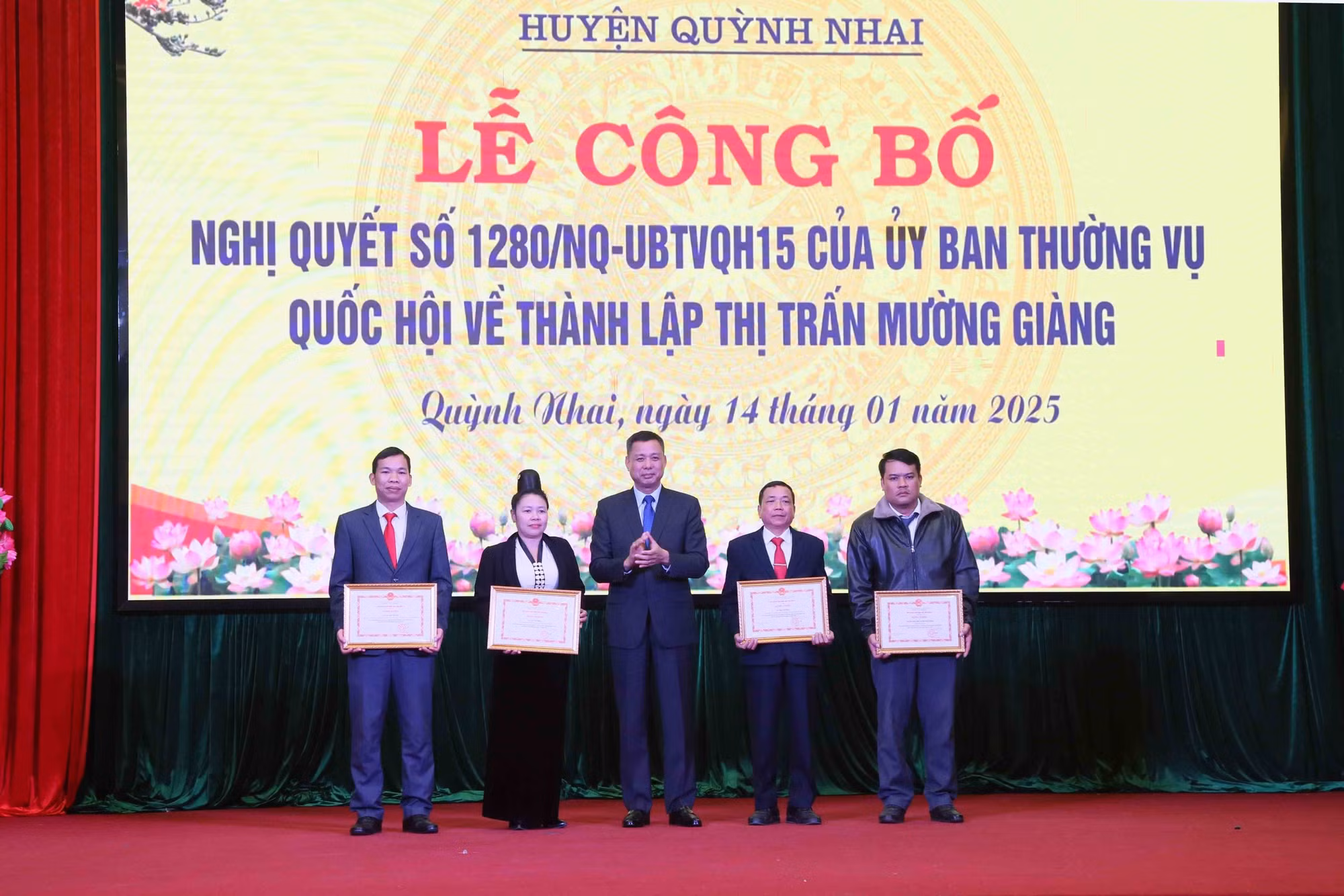 potal-son-la-cong-bo-nghi-quyet-cua-ubtvqh-ve-viec-thanh-lap-thi-tran-muong-giang-7807163.jpg